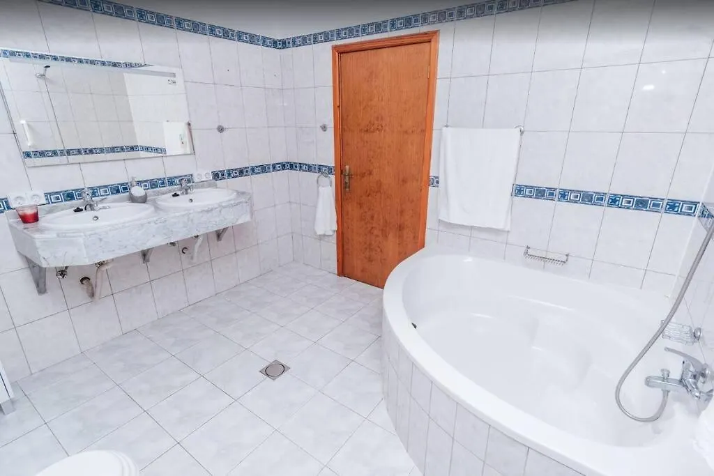 2 Bedroom Apartment In Calheta アルコ・ダ・カリェタ